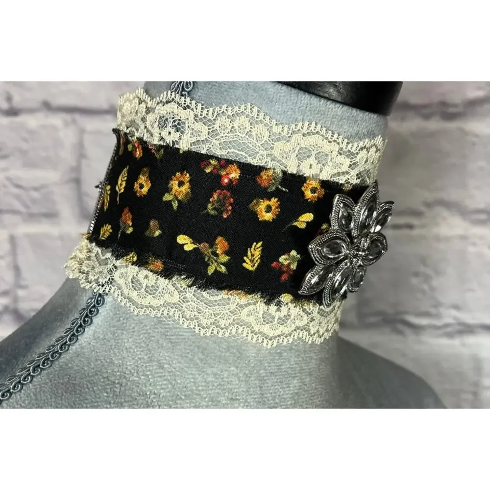 Victorian/Dark Academia Style Lace & Floral Print Choker w/Vintage Brooch
